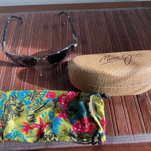 Maui Jim Kahuna Polarized Sunglasses. - Picture 7 of 8